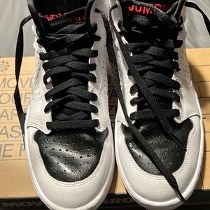 Men’s black and white jump man basketball shoes. Wore once. Size 9.5